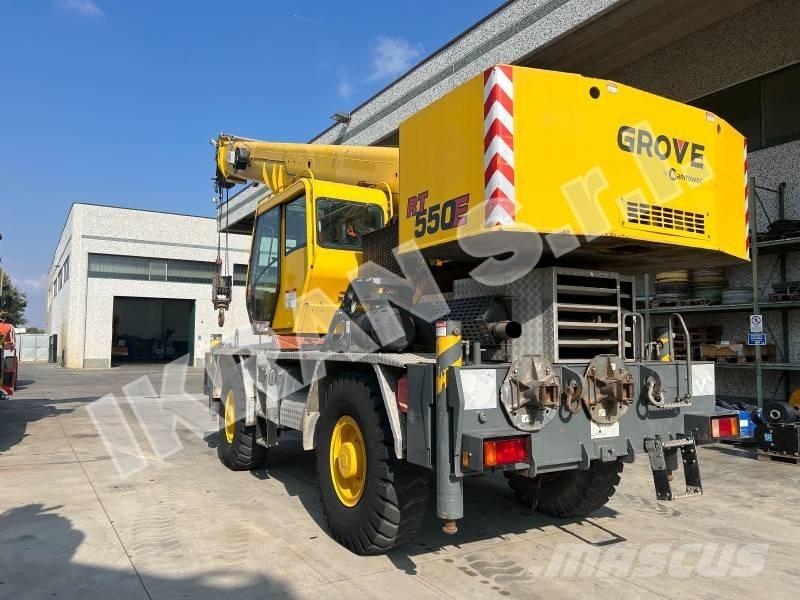 Grove RT550E Neapdoroto reljefo kranai