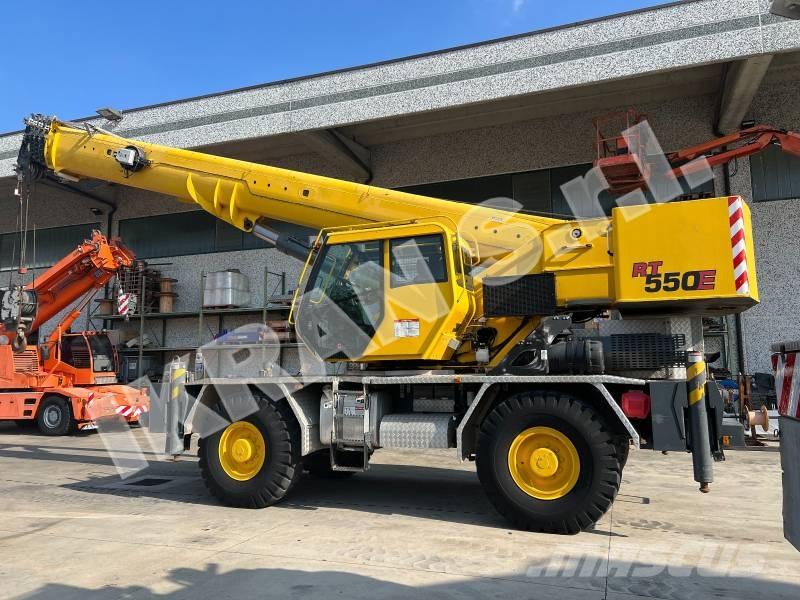 Grove RT550E Neapdoroto reljefo kranai