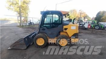Volvo MC 115 C Krautuvai su šoniniu pasukimu