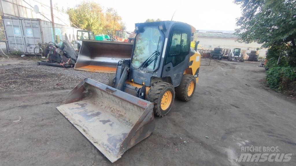 Volvo MC 115 C Krautuvai su šoniniu pasukimu
