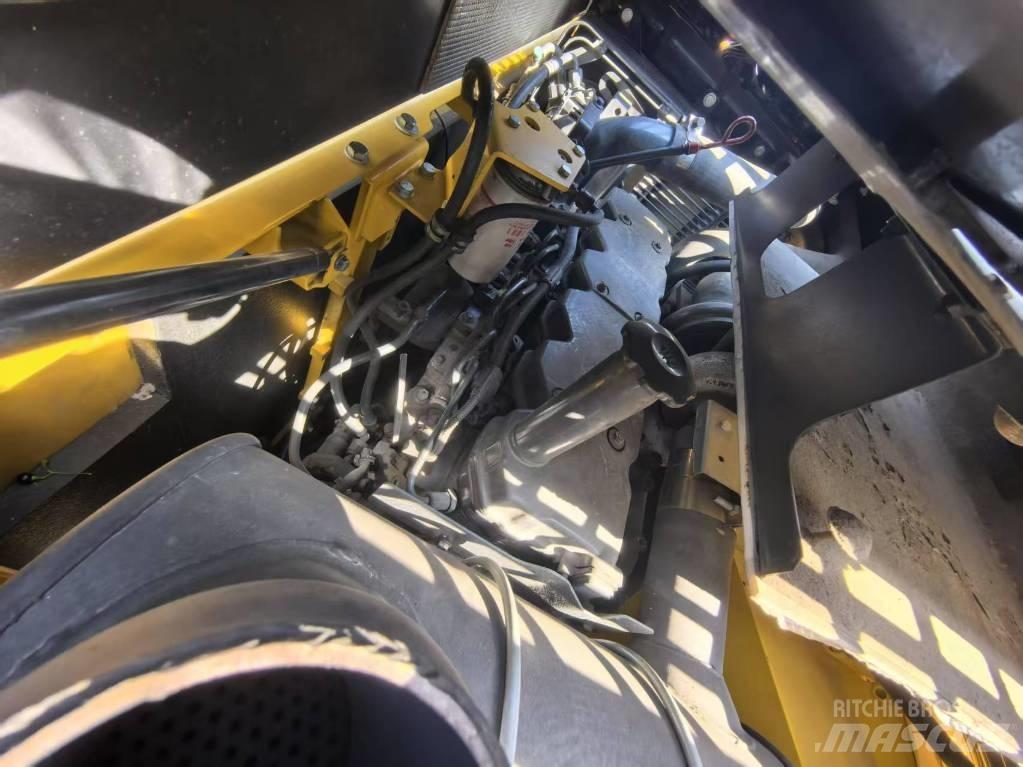 Komatsu PC 220-8 Vikšriniai ekskavatoriai
