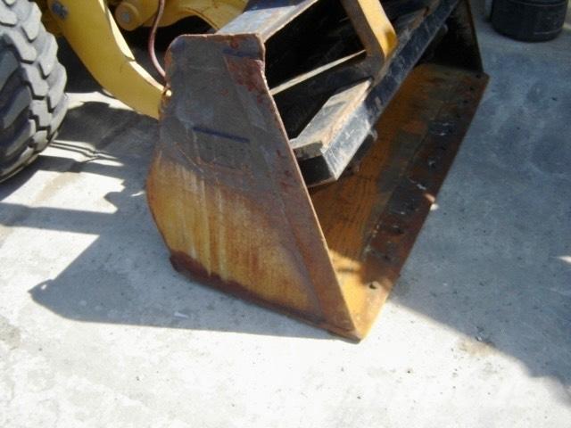 CAT 906 M Naudoti ratiniai krautuvai