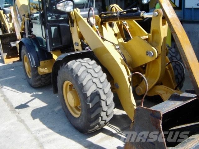 CAT 906 M Naudoti ratiniai krautuvai
