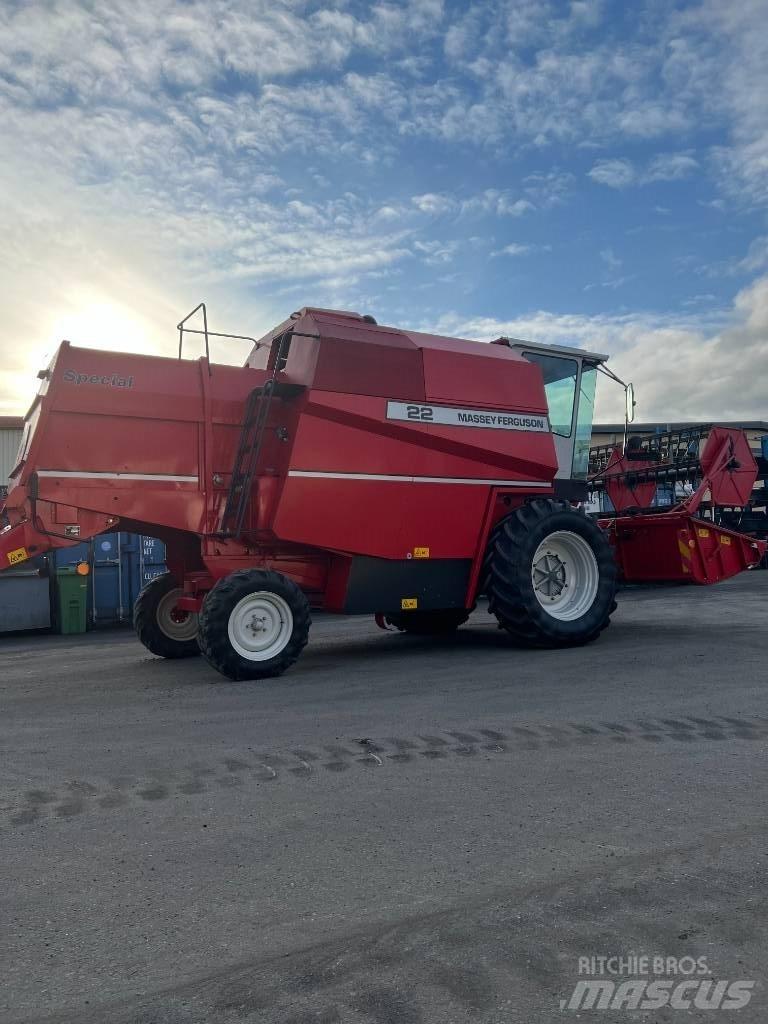 Massey Ferguson 22 Derliaus nuėmimo kombainai