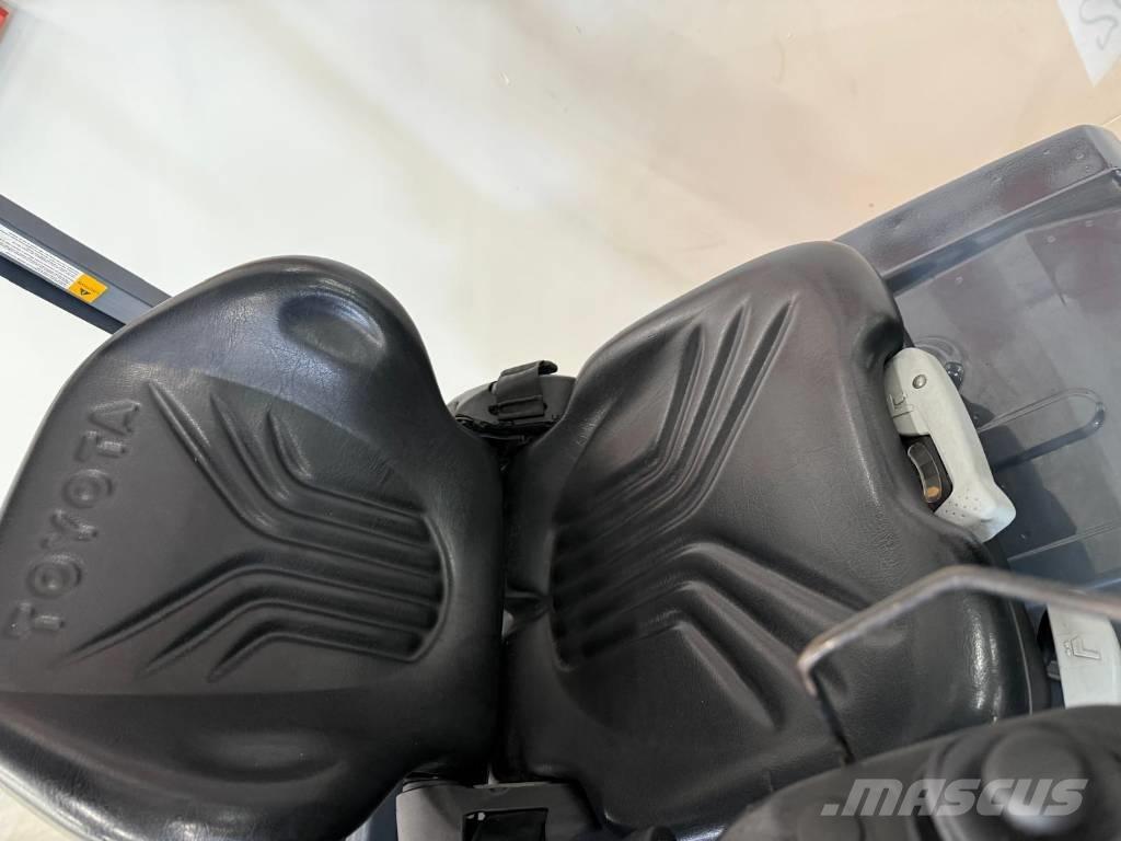 Toyota 11032 - 8FBM16T Elektriniai šakiniai krautuvai