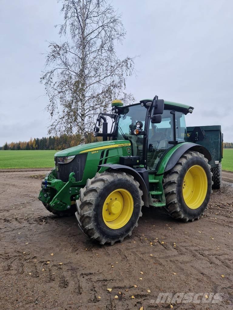 John Deere 5125R Traktoriai