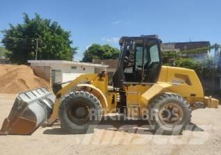 New Holland 12 D Naudoti ratiniai krautuvai