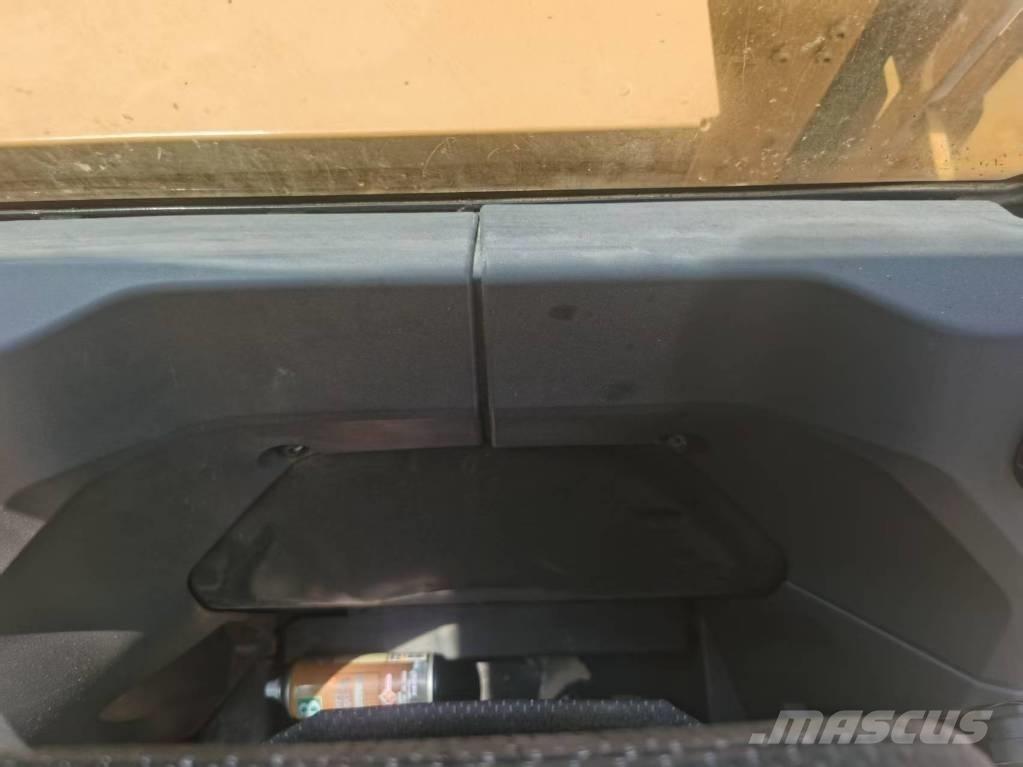 CAT 310 Vikšriniai ekskavatoriai