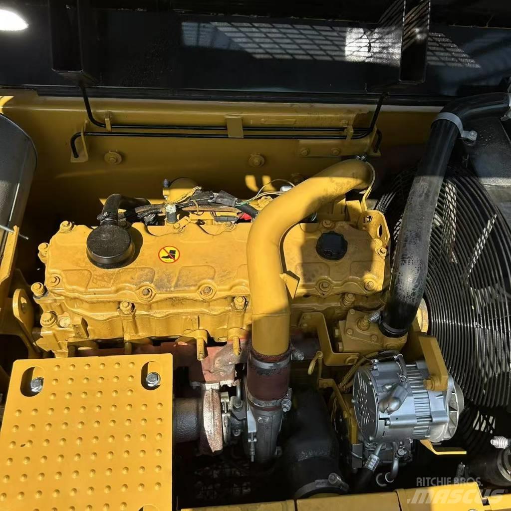 CAT 324D2L Vikšriniai ekskavatoriai