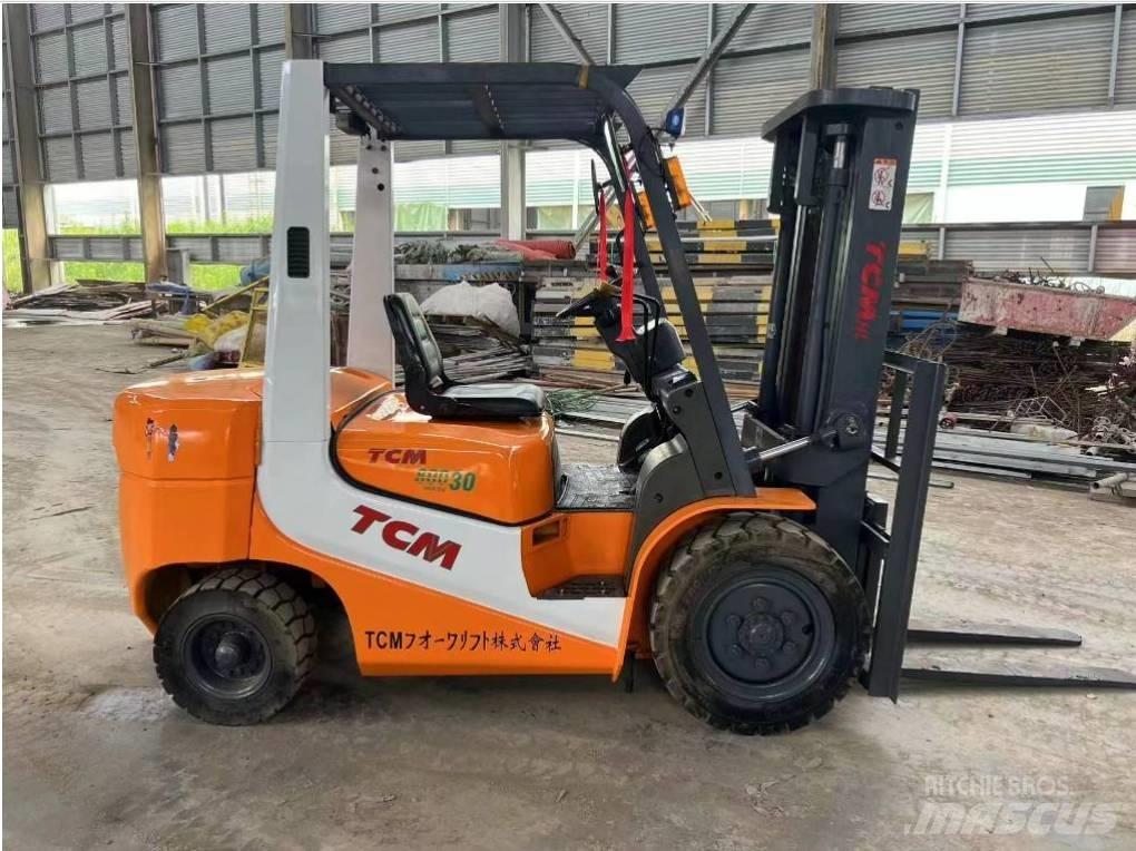 TCM FD 30 Dyzeliniai krautuvai