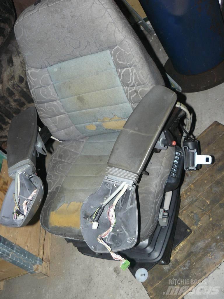 Timberjack 1070D Kabinos ir salonai