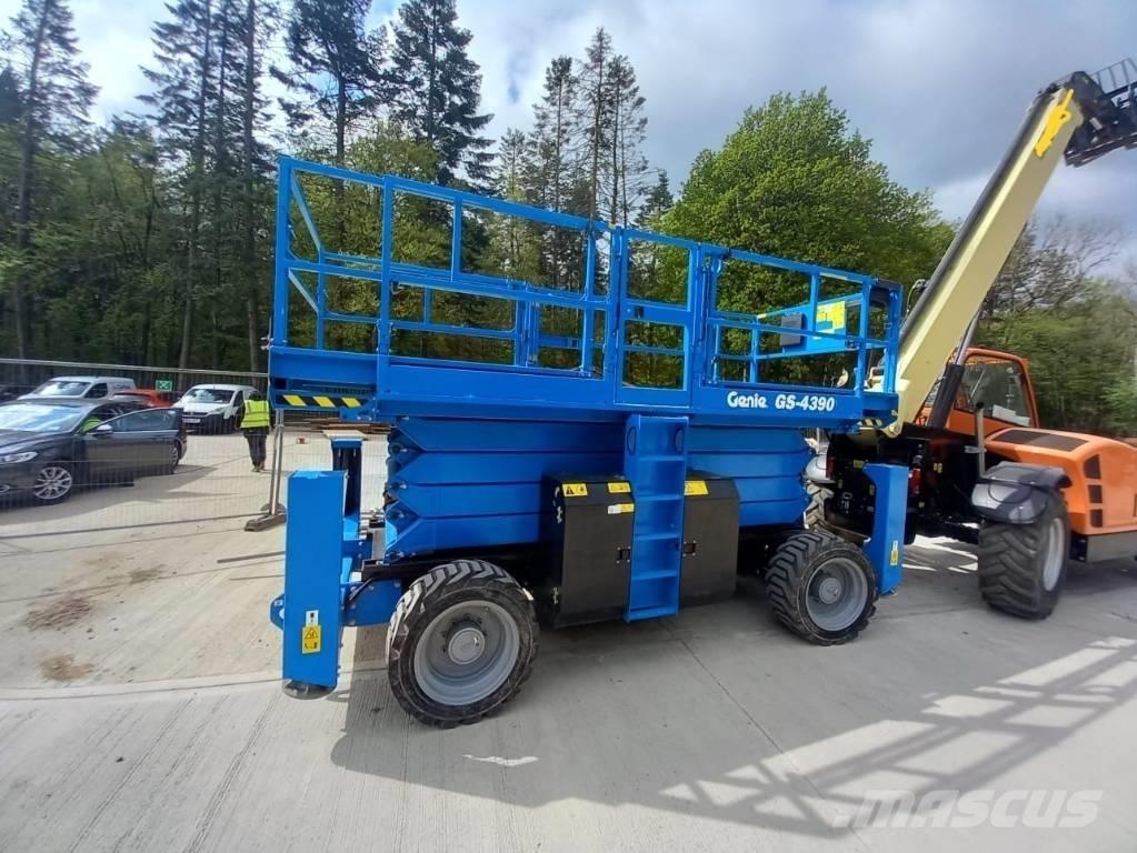Genie GS 4390 RT Žirkliniai keltuvai