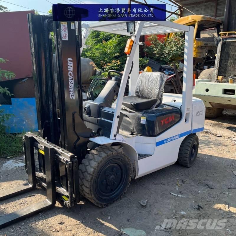 TCM FD 30 Dyzeliniai krautuvai