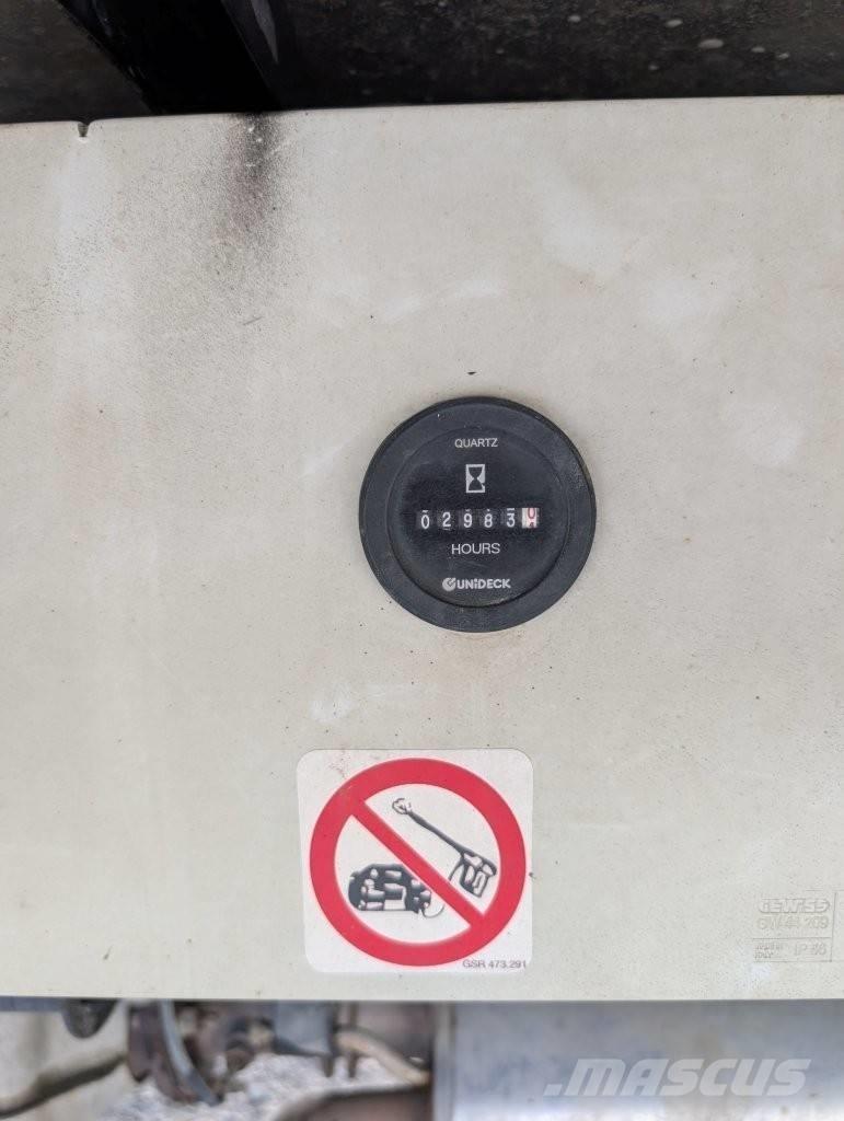 Nissan NT400 Ant vilkikų montuojamos kėlimo platformos