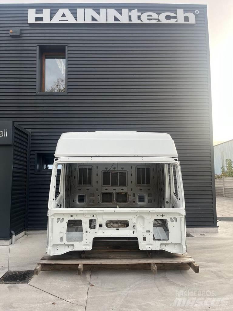 Iveco EUROSTAR Kabinos ir salonai