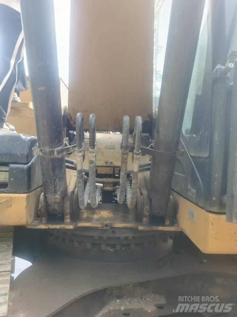 CAT 320d2 Vikšriniai ekskavatoriai