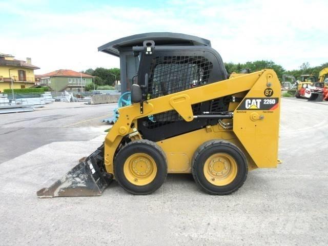 CAT 226 D Krautuvai su šoniniu pasukimu
