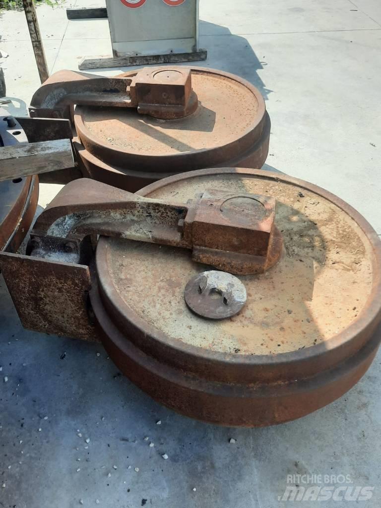 Hitachi EX 700 Vikšrai, grandinės ir važiuoklės