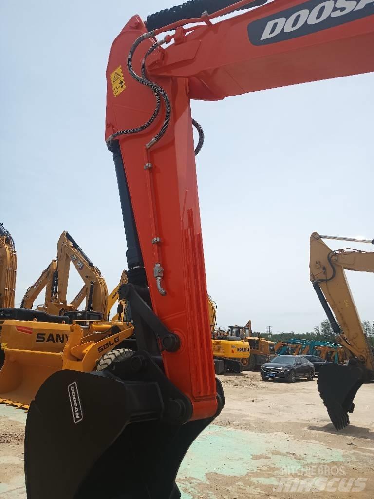 Doosan DX 225 LCA Vikšriniai ekskavatoriai