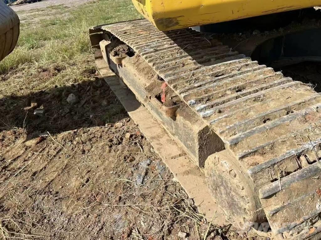 Komatsu PC 200 Vikšriniai ekskavatoriai