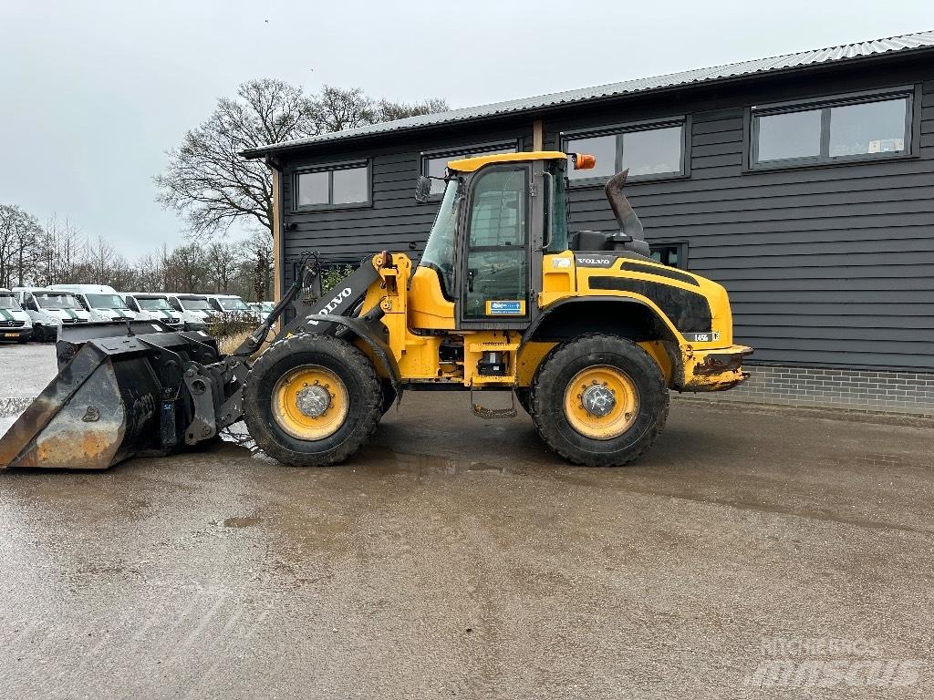 Volvo L45G Naudoti ratiniai krautuvai