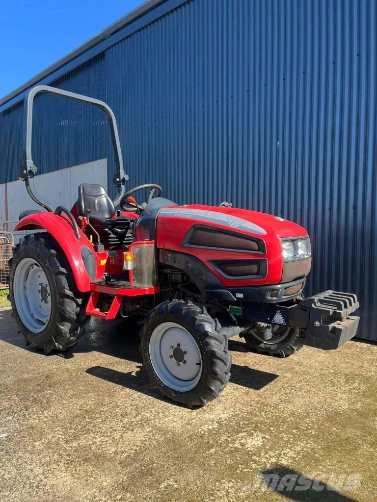 McCormick X10.30M Naudoti kompaktiški traktoriai