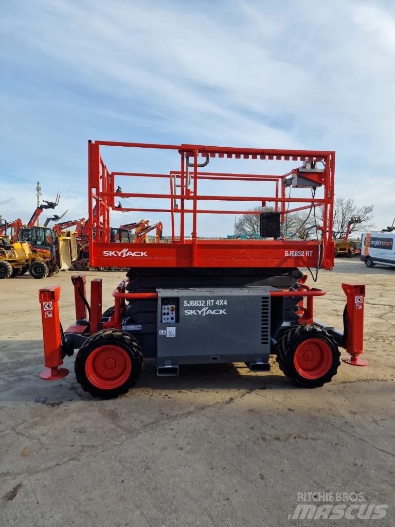 SkyJack SJ 6832 RT Žirkliniai keltuvai