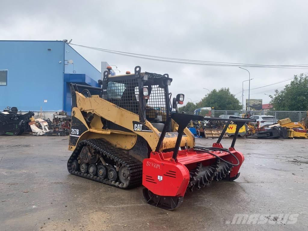 CAT 257 B Krautuvai su šoniniu pasukimu