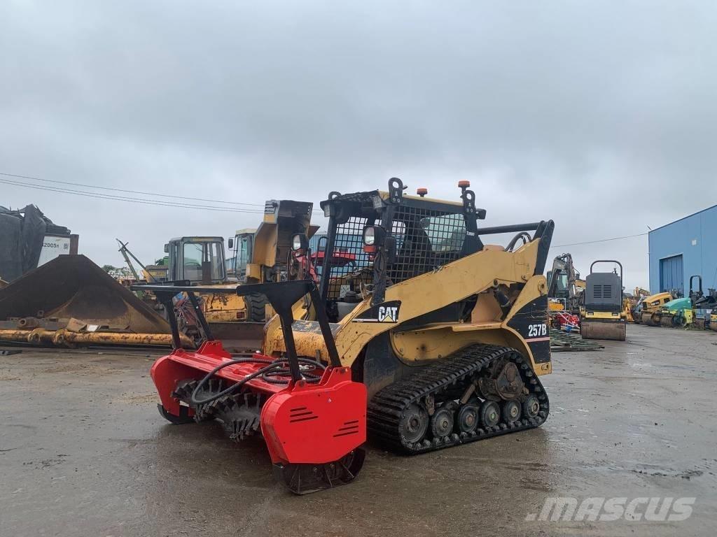 CAT 257 B Krautuvai su šoniniu pasukimu