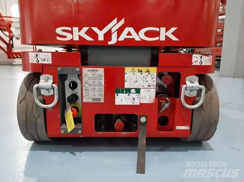 SkyJack SJ 12 Vertikalūs stiebiniai keltuvai