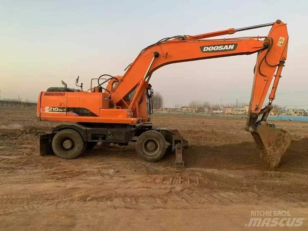 Doosan DH 210 W-7 Ratiniai ekskavatoriai