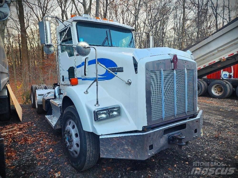 Kenworth T 800 B Naudoti vilkikai