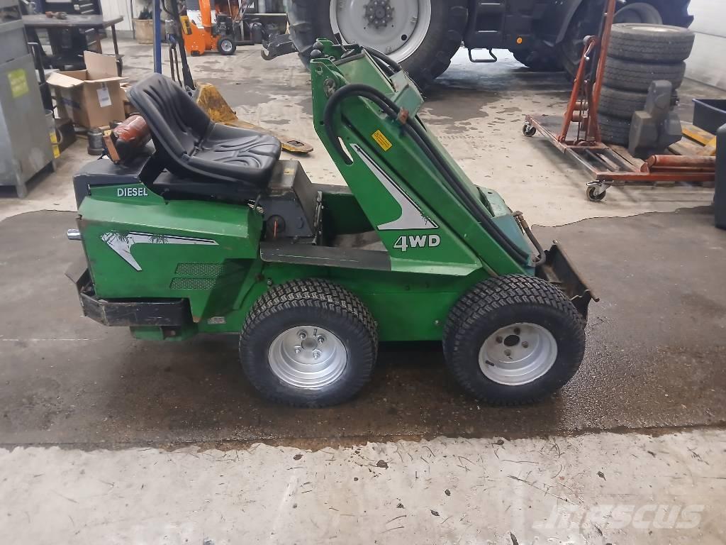 Avant 320 Daugiafunkciniai pakrovėjai