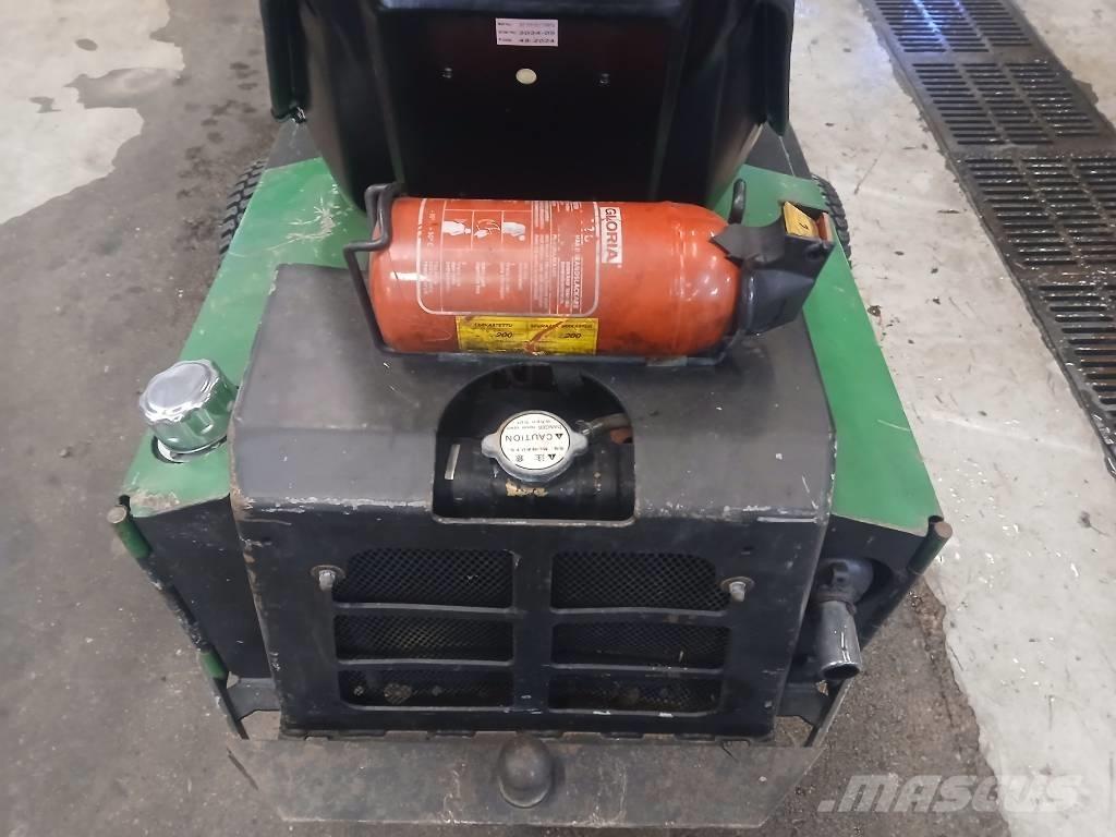 Avant 320 Daugiafunkciniai pakrovėjai