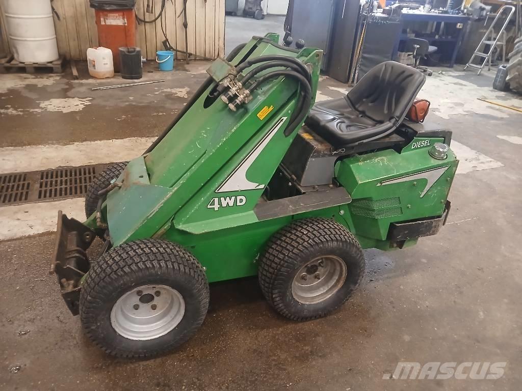 Avant 320 Daugiafunkciniai pakrovėjai