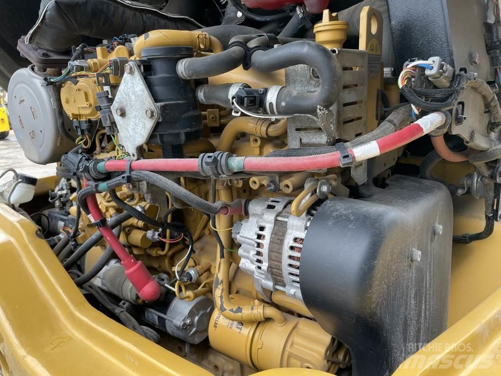 CAT 907M Naudoti ratiniai krautuvai