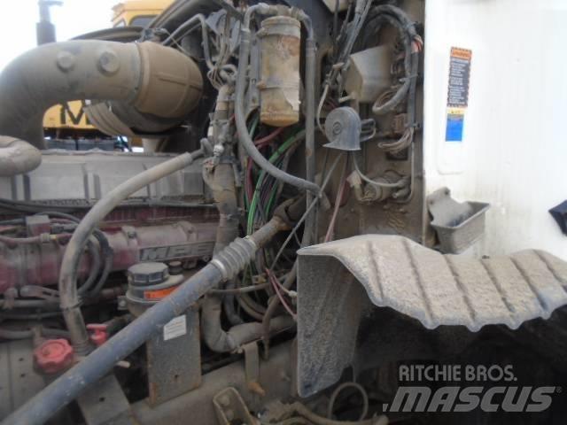 Mack CXU 613 Naudoti vilkikai