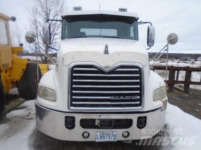 Mack CXU 613 Naudoti vilkikai