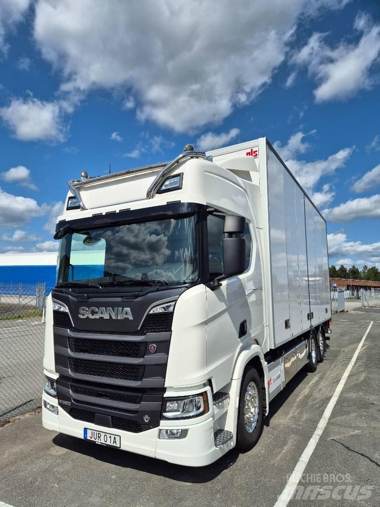 Scania R 590 Sunkvežimiai su dengtu kėbulu