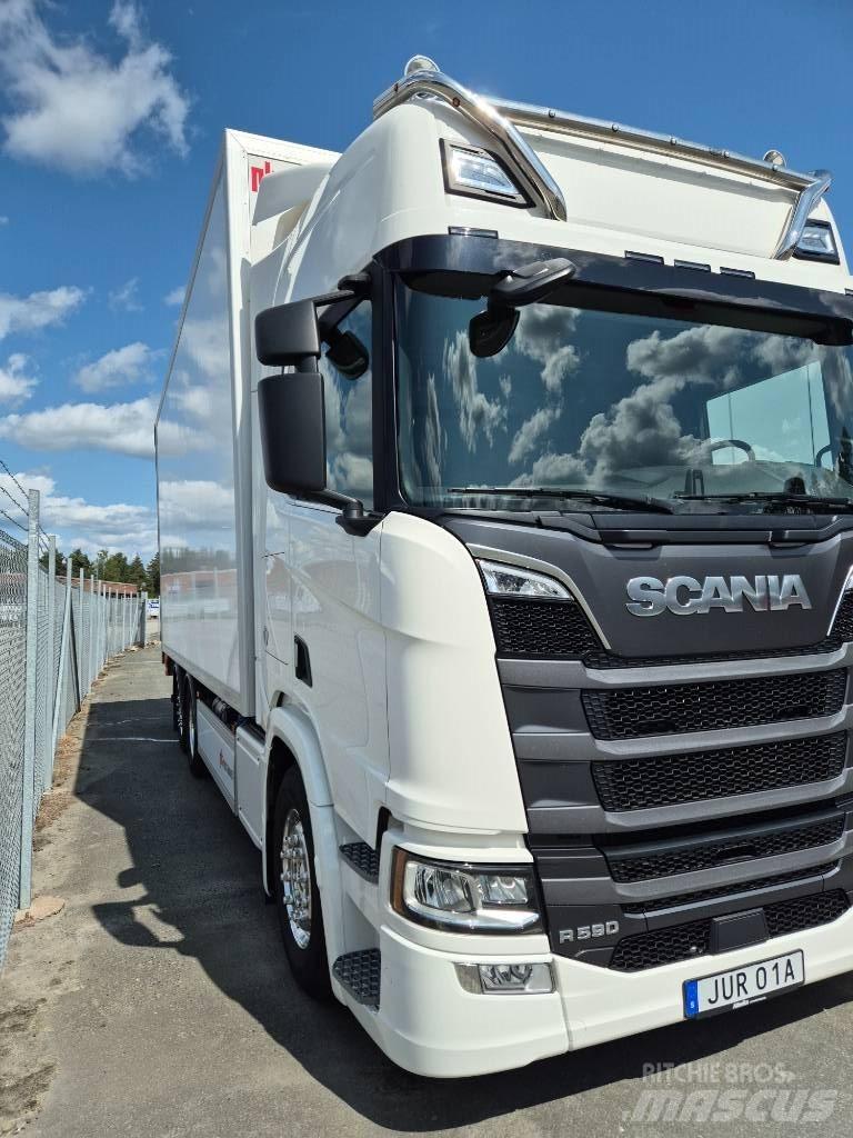 Scania R 590 Sunkvežimiai su dengtu kėbulu