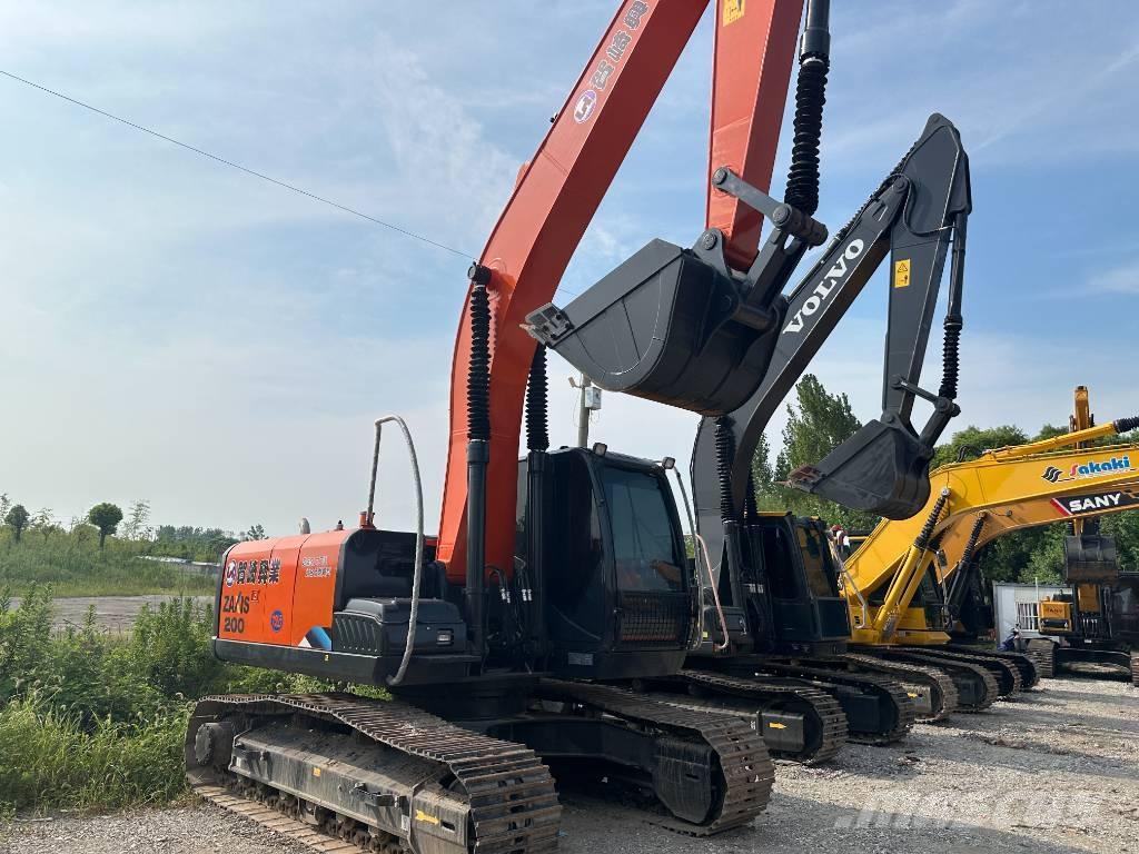 Hitachi ZX200 Vikšriniai ekskavatoriai