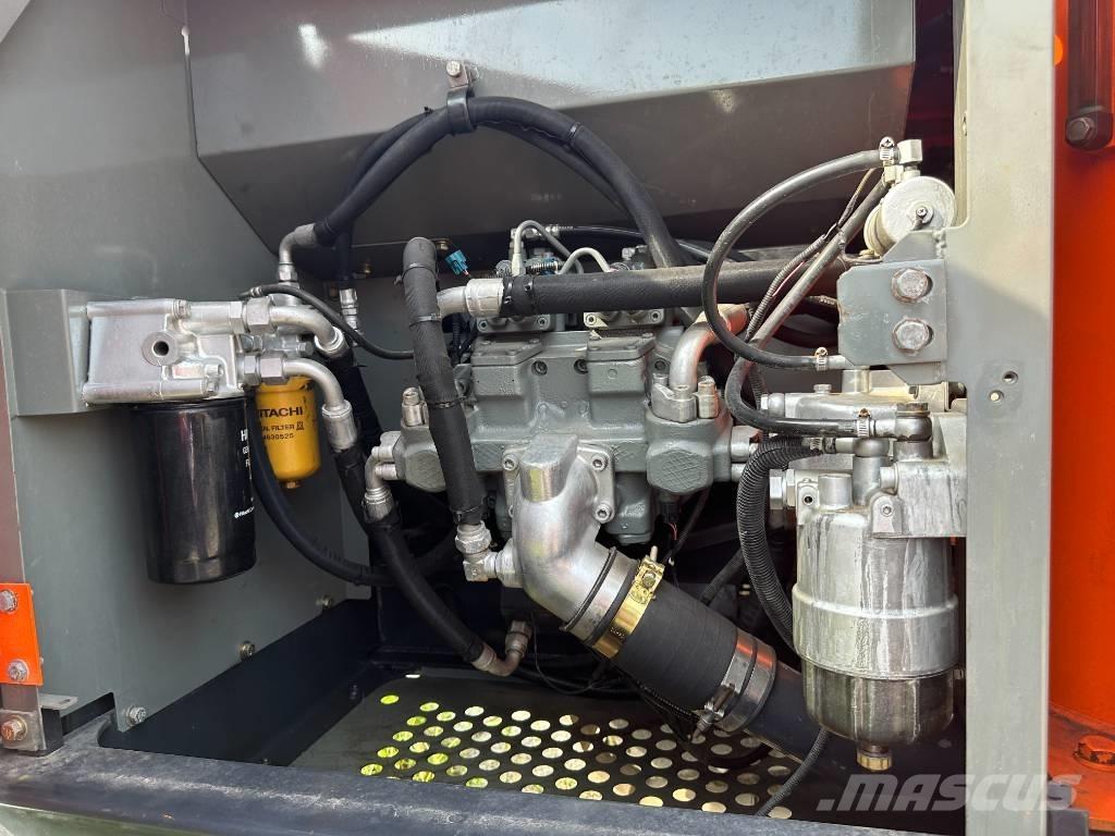 Hitachi ZX200 Vikšriniai ekskavatoriai