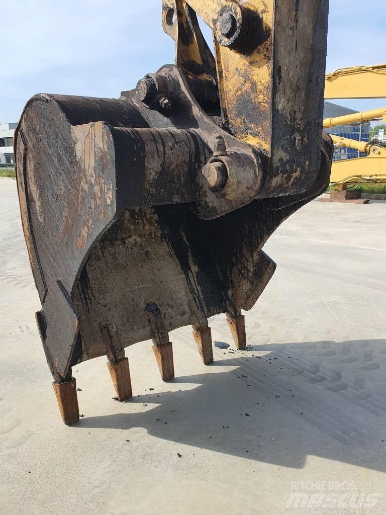 CAT M 318 Ratiniai ekskavatoriai