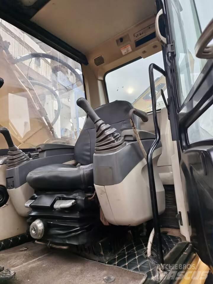 CAT 325C Vikšriniai ekskavatoriai