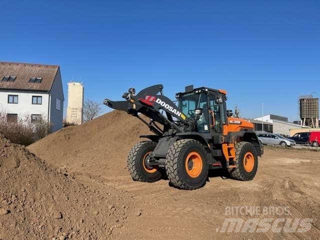 Doosan DL 220 Naudoti ratiniai krautuvai