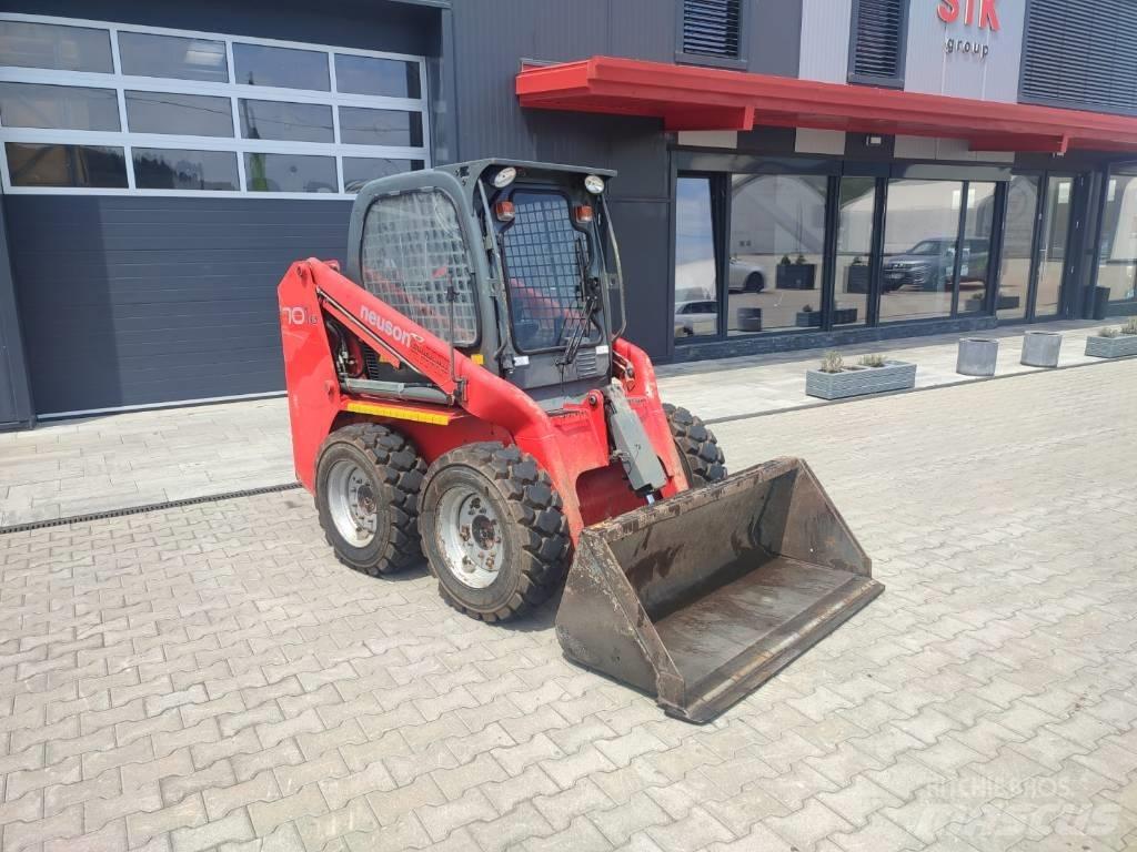 Neuson 701 S Krautuvai su šoniniu pasukimu