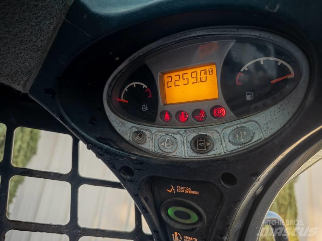 Bobcat T 650 Krautuvai su šoniniu pasukimu