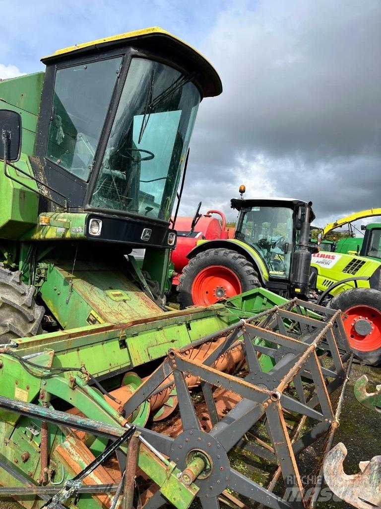 John Deere 1055 Derliaus nuėmimo kombainai