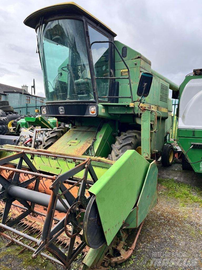 John Deere 1055 Derliaus nuėmimo kombainai