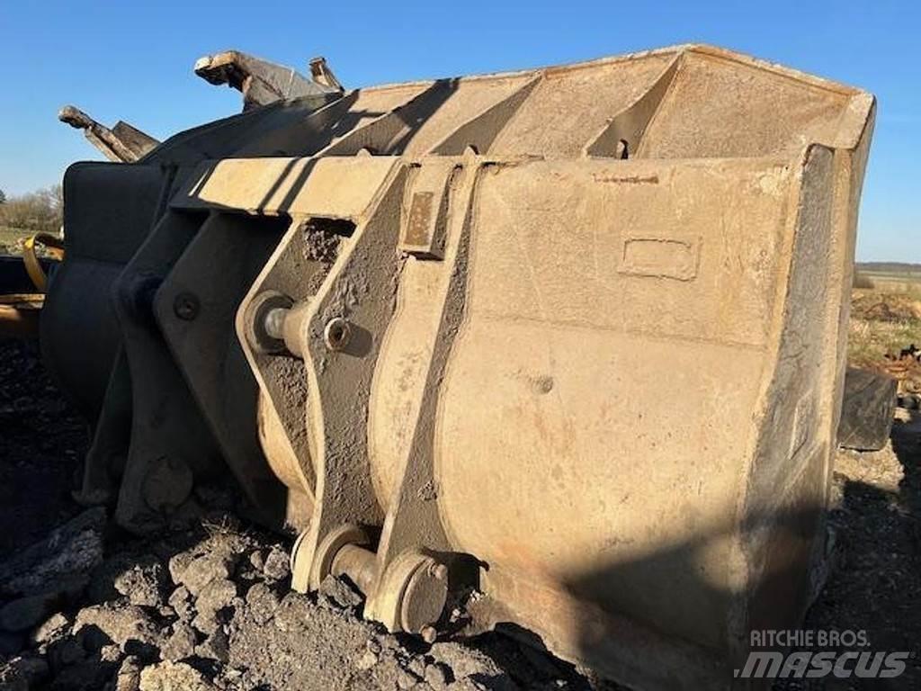 CAT 973D Kaušai